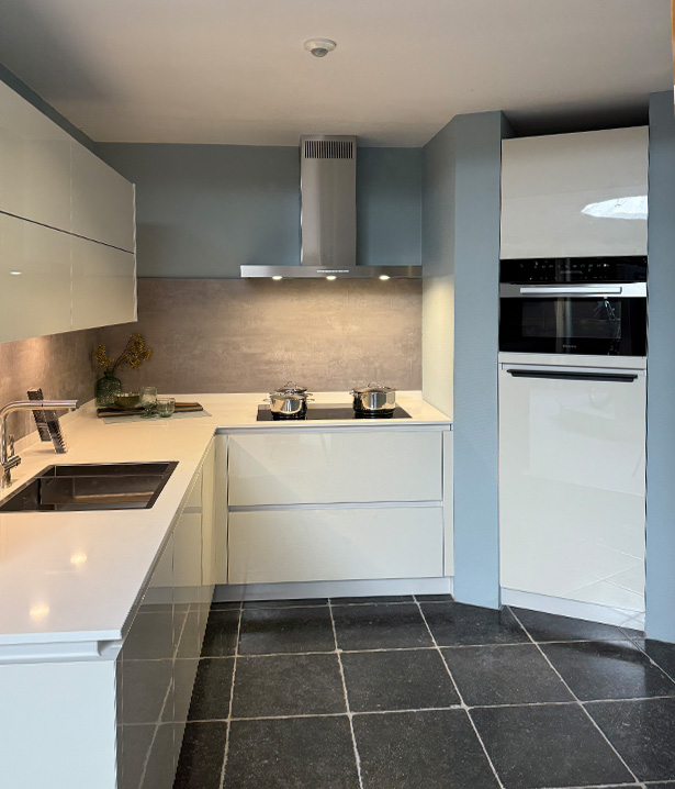 Apparatenwand met Bosch koelkast & Miele combi-oven