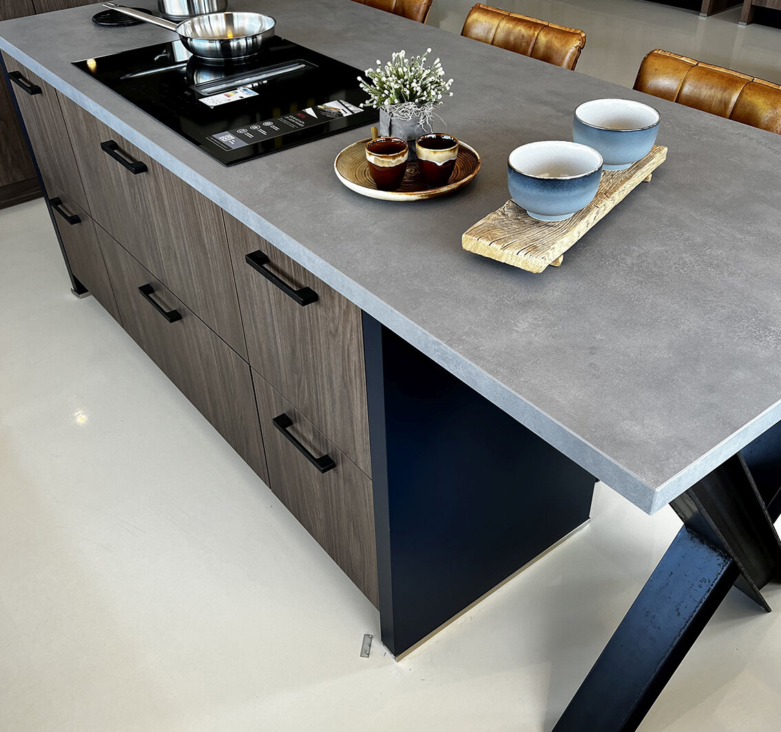 Walnoot met midnight blue