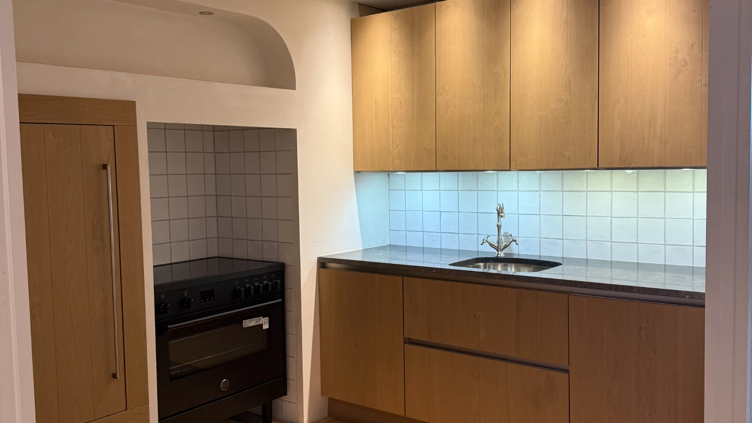 Compacte fineer keuken
