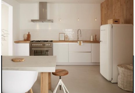 Pure Basic keukenstijl met lichte kleuren en Scandinavische eenvoud